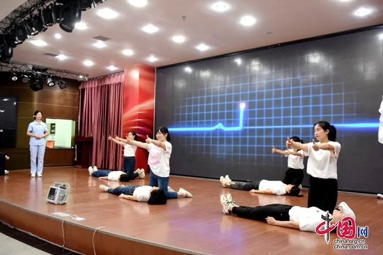 <em>广安</em>岳池县举行庆祝第113个“5·12国际护士节”文艺汇演活动