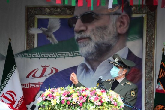 伊朗遇害核科学家<em>葬礼</em>在德黑兰举行 国防部长<em>出席</em>