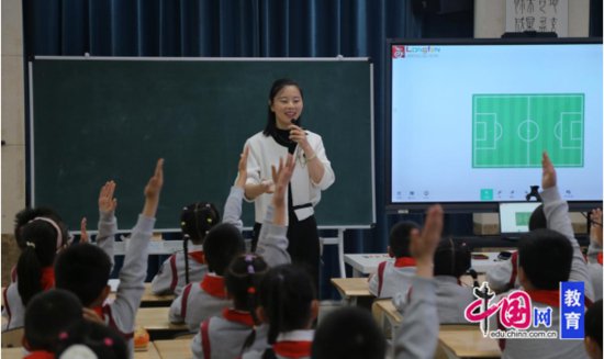 聚焦专题，名师引领 这场专题研讨活动在成都龙江<em>路小学分校</em>举行