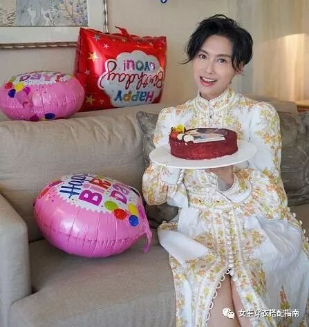 朱茵生日私服刺绣长裙仙气十足 48岁的紫霞仙子风采依旧