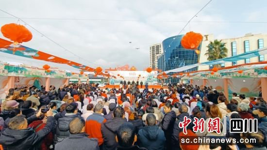 宜宾和美乡村行:三江新区迎春购物节很热闹