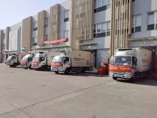 300多家店关门后，5辆货车撑起上海“<em>馄饨</em>摊”，不涨价还劝退...