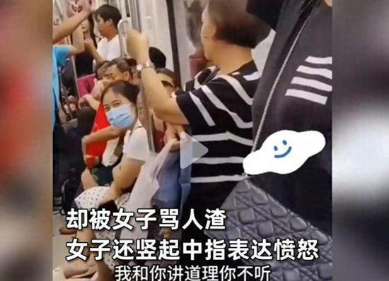 上海地铁两男子抢座位<em>打架</em>，<em>流血</em>量惊人！网友：这才是真正的...