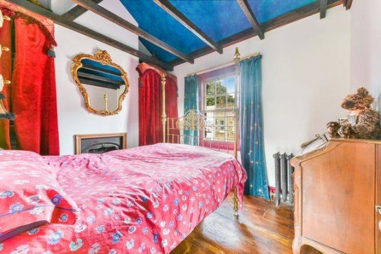 伦敦粉色童话屋售价680万元，<em>带有</em>花园如同白雪公主住所