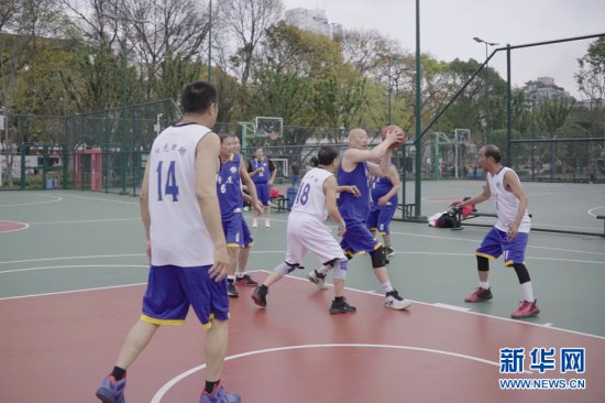 青春永不退场：重庆有群平均年龄69岁的“灌篮高手”