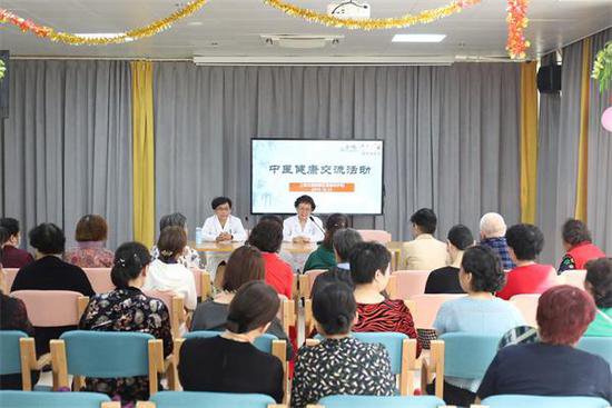<em>重阳节</em>敬老孝亲公益活动在上海曹路养护院举行