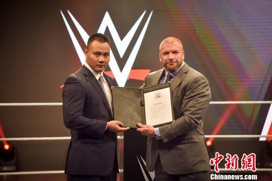 <em>美国摔跤</em>娱乐秀WWELive登陆中国 首次签约中国<em>摔跤</em>手