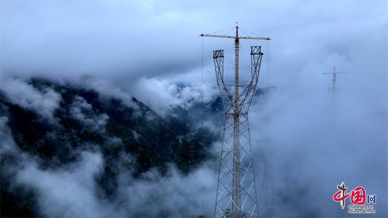 194.8米！四川最高输电铁塔组立完成