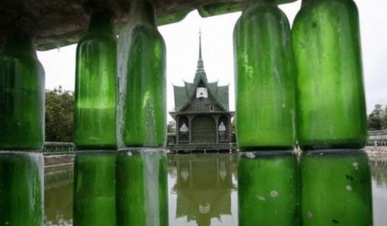 泰国最奇特的寺庙，用150万个酒瓶建造，成为泰国<em>最知名</em>旅游地