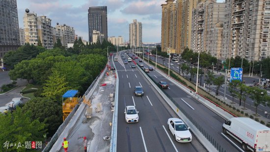 “年轻化”改造完成 上海内环高架（中山北一路至周家嘴路）整体...
