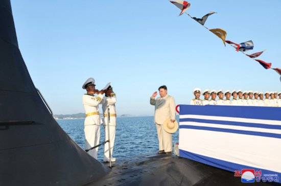 朝中社：朝鲜第一艘战术核攻击潜艇下水，金正恩出席典礼
