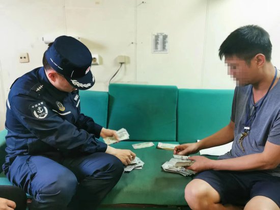 <em>浦东</em>海警局查办上海首起涉外职务侵占案 两名外籍嫌疑人被批捕