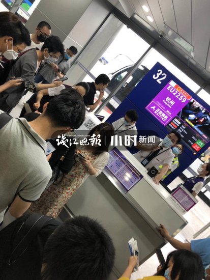 杭州健康码<em>打不开</em>地铁站乘客狂刷手机 目前已恢复