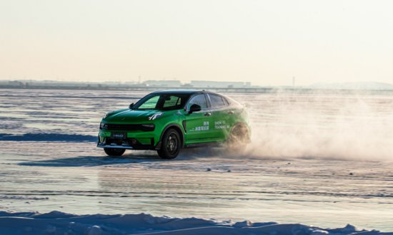 试驾官丨国产性能车天花板，在雪地漂移是种什么体验？