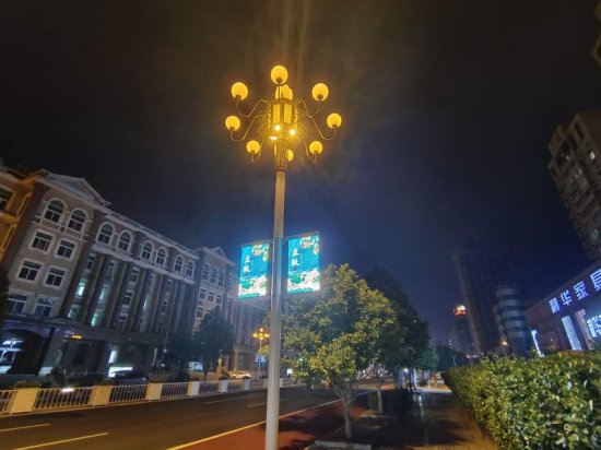 北京<em>密云</em>鼓楼东西大街华灯完成翻新 市民在夜色下看到更美的白河