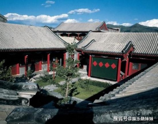 <em>参观</em>周迅在<em>北京</em>的豪宅，感觉像住在故宫当中，每件家具都是古董