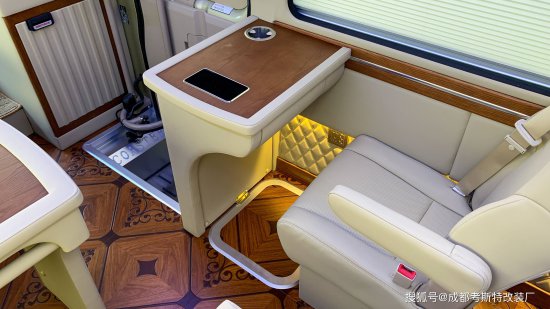 重庆考斯特商务车改装航空座椅、<em>木地板</em>、动车窗帘YYDS