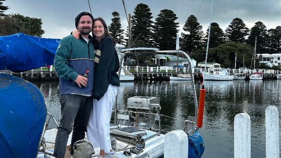 澳洲夫妇放弃租房，花钱数万元买船住到海上，充满诗和远方