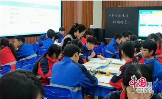 凝心聚力开新篇 乐山市中区九年级英语研训会在嘉州学校举行