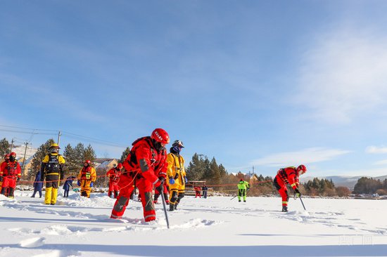 组图|兴安盟消防开展冰域救援技术训练