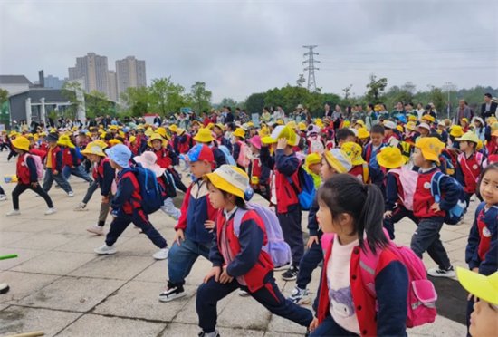 兴国县第九幼儿园开展红色研学暨春游活动