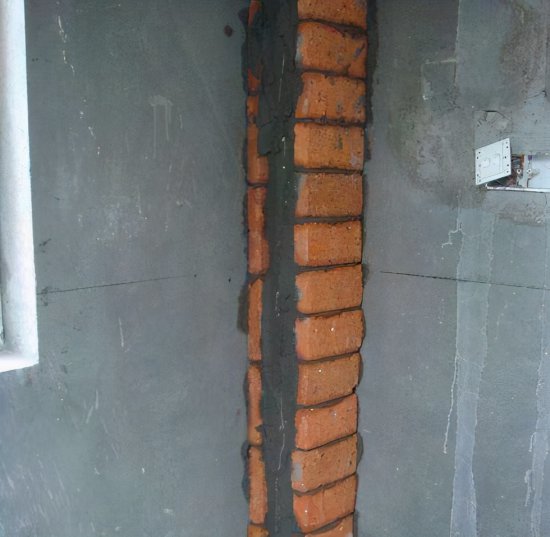 卫生间<em>包水管</em>用砖砌太土 现在流行用铝合金架