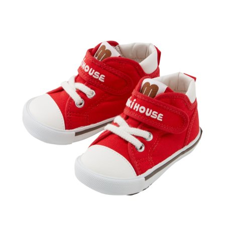 88%的妈妈:<em>童鞋的</em>选择与孩子成长密切相关 孩子穿的鞋合脚吗