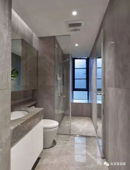 卫生间装修，<em>用</em>玻璃隔出独立淋浴间，<em>干湿分离</em>这样做最省心！