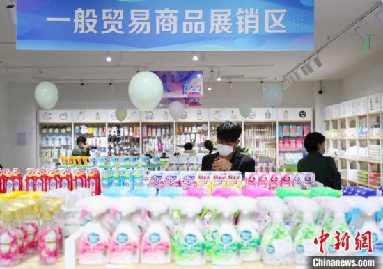 宁夏银川：跨境新零售体验店为消费者打造进口商品<em>购物平台</em>