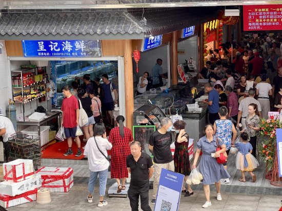 辐射万达片区、300多个摊位<em> 内江</em>城区最大的综合性农贸市场启用