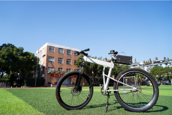 杭州男生造出新型无人驾驶自行车 获中学生全球顶级大赛优胜奖