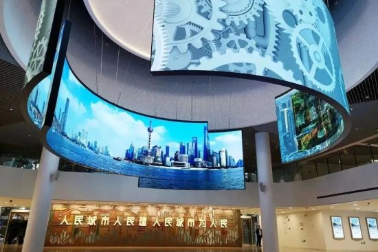 太燃了！嘉定企业研发的360度数字环屏秀展示上海城市之美