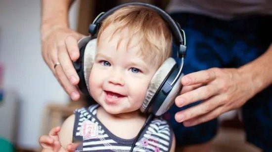 小孩多大能戴耳机？会<em>影响</em>听力？音量一定要低于这个值！