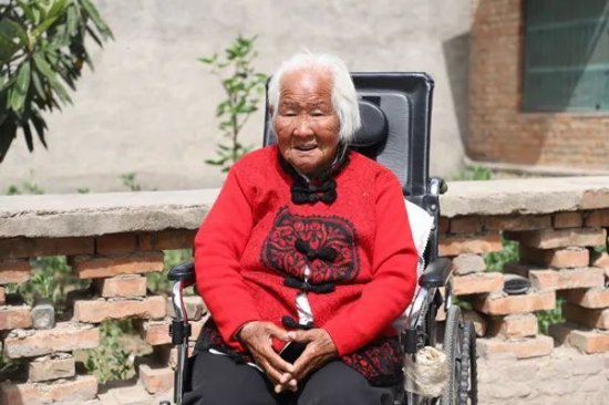 103岁的刘河百岁老人庙秦氏：“孩子们孝顺是我的长寿秘诀”