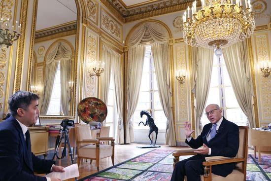 法国宪法委员会主席法比尤斯：<em>当今</em>世界需要法国和<em>中国</em>这样的...