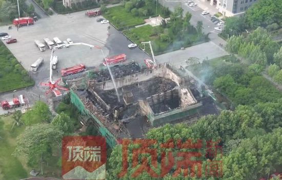 “房顶已基本坍塌，建筑呈焦黑状”，河南大学致歉