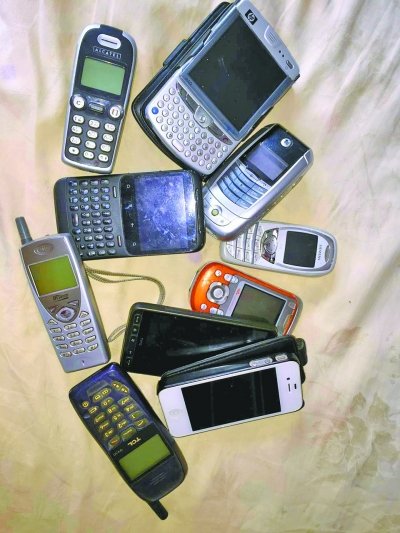 我国每年产生2亿部<em>废旧手机</em> 近七成“躺在家里”
