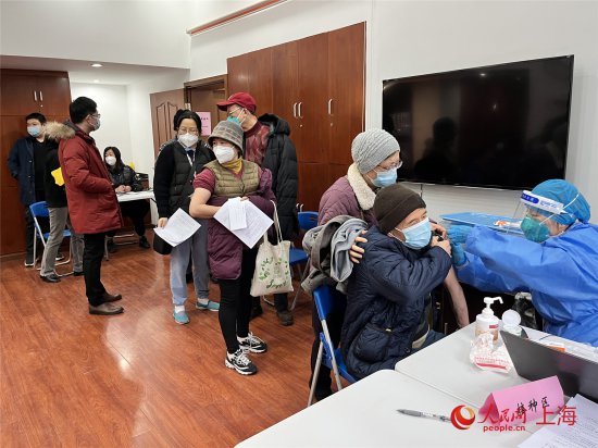 上海：<em>疫苗接种</em>进社区，为老人健康“保驾护航”