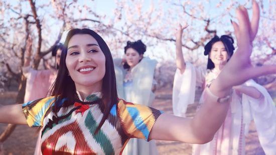 原创歌曲《杏花仙子》音乐视频正式发布 用歌声绘就“新疆第一春...