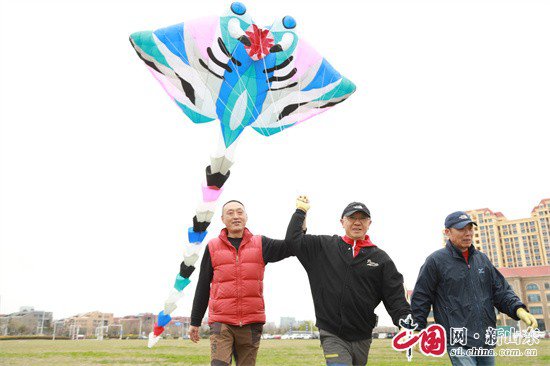 青岛市风筝协会举行富有<em>海洋文化</em>特色的风筝展演活动