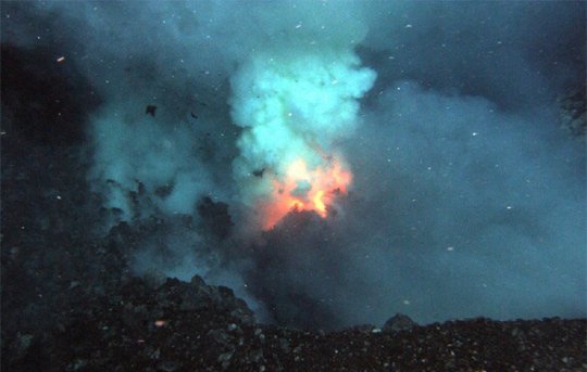 海底火山爆发：海底另一个<em>面目</em>