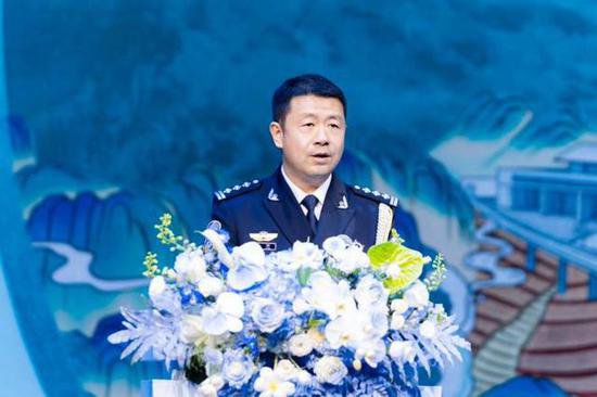 2023人民文学奖颁出 北京80后公安作家吕铮《打击队》获长篇...