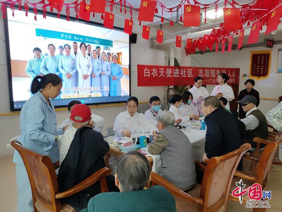 广元市第一人民医院：白衣天使进社区 志愿服务暖人心