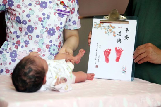 山东济南：“妈妈护士” 生命的“守望者”