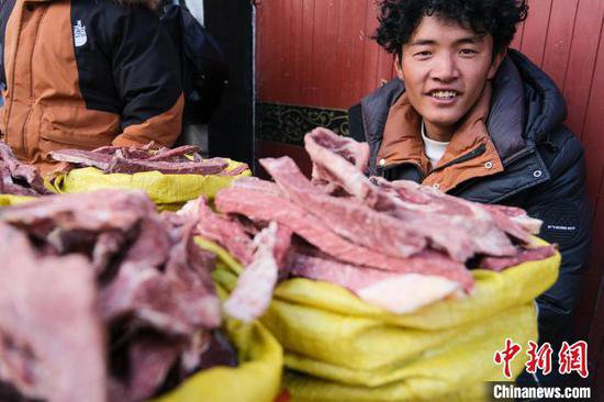 （新春见闻）西藏年货市场民众话家常：<em>新房</em>、新衣和“古突”