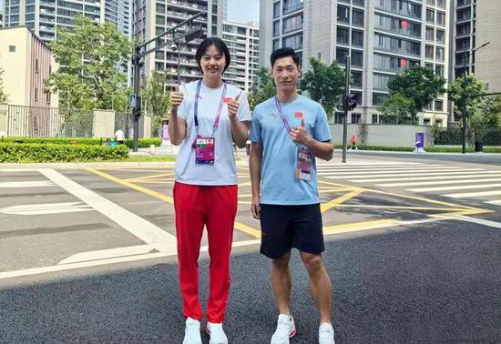 三傻进村，赶得上亚运会首场比赛，官媒质疑龚翔宇，遭到反驳