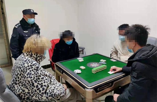 疫情防控期间四人在<em>台球厅</em>赌博被渭城警方行政拘留