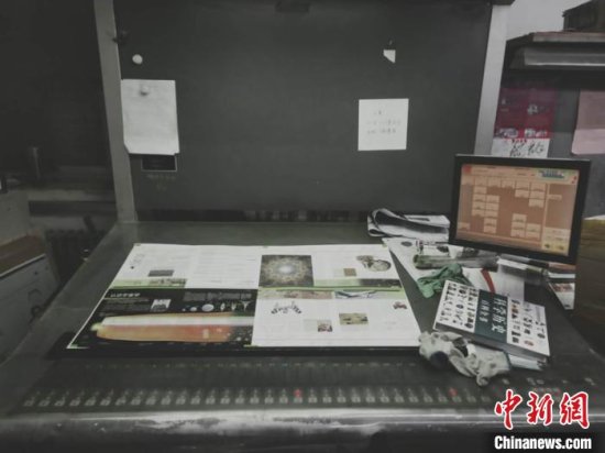 上海警方侦破近年最大制售盗版书籍案：涉300<em>余</em>种盗版书总重近...