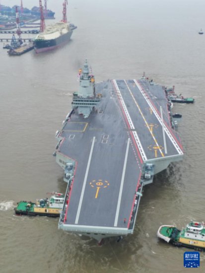 <em>中国</em>海军福建舰出海开展首次航行试验