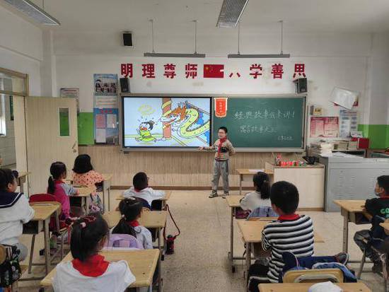 朝阳街小学三年级开展世界阅读日主题活动之讲<em>寓言故事</em>